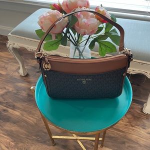 MICHAEL KORS Jet Set Medium Logo Shoulder Bag in Brown/Acorn